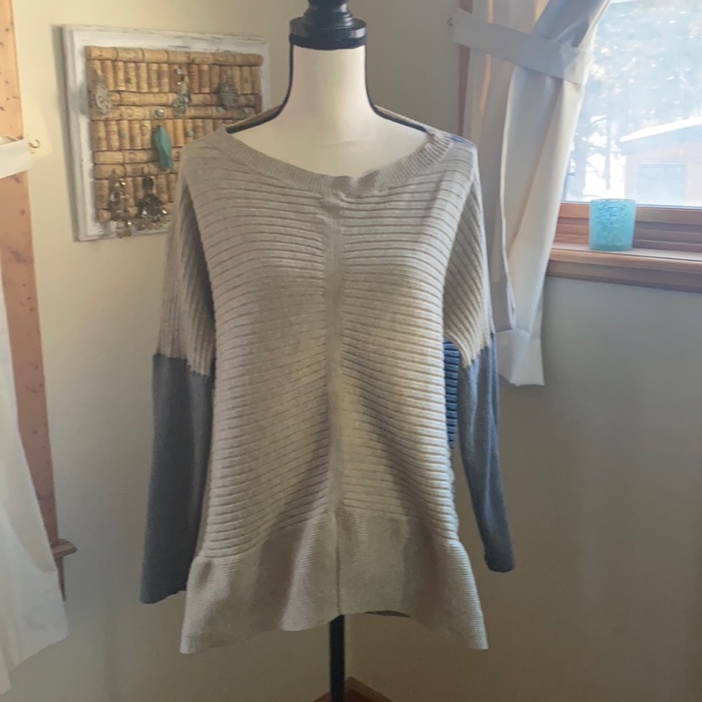 BKE Beige & Grey Sweater - Size Medium
